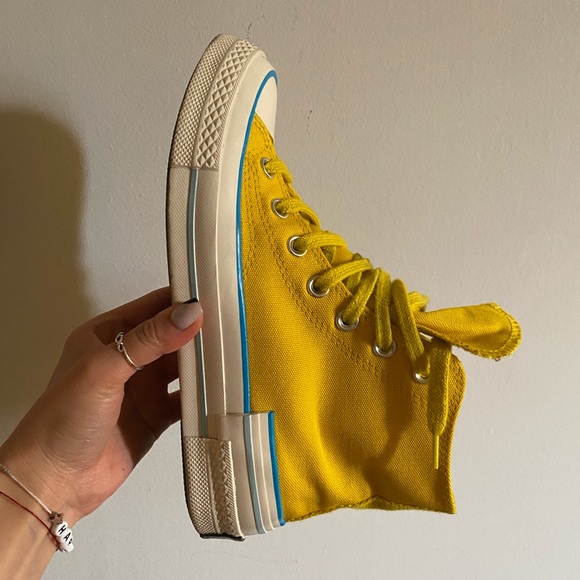 Wore twice converse in perfect condition, size 7,5 women, bought for 120$ - Picture 2 of 6